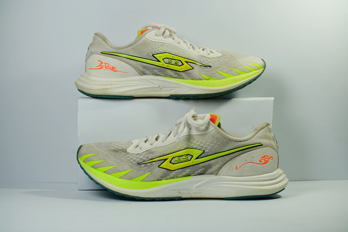 Men Professional Marathon Sneakers High-Speed Runner Series Carbon Plate Cushioning Running Shoes for Athletics Track Events